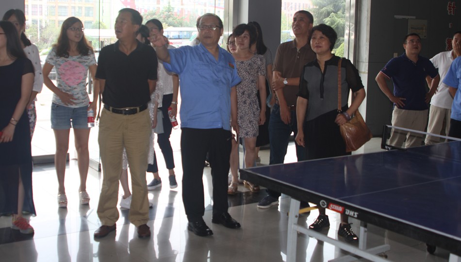 山東省新聞出版局、山東文藝出版社領(lǐng)導(dǎo) 蒞臨集團(tuán)考察工作 第 3 張 山東省新聞出版局、山東文藝出版社領(lǐng)導(dǎo) 蒞臨集團(tuán)考察工作 第 3 張